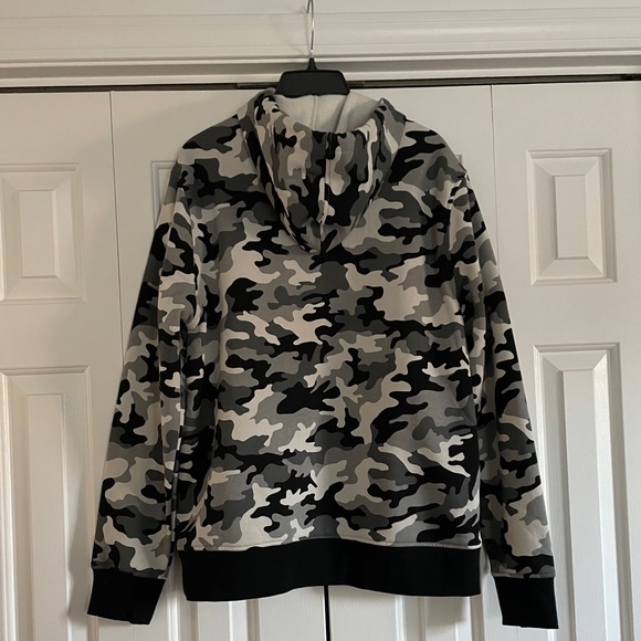 ❗️2✖️HOT PICK❗️Michael Kors camouflage sweatshirt. - Picture 5 of 7